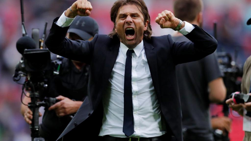 Conte, celebrando su victoria en el último partido de liga. REUTERS