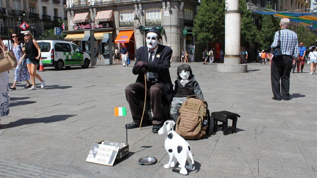 Anthony, de 65 años, ha caído inconsciente dos veces mientras posaba en temperaturas extremas.