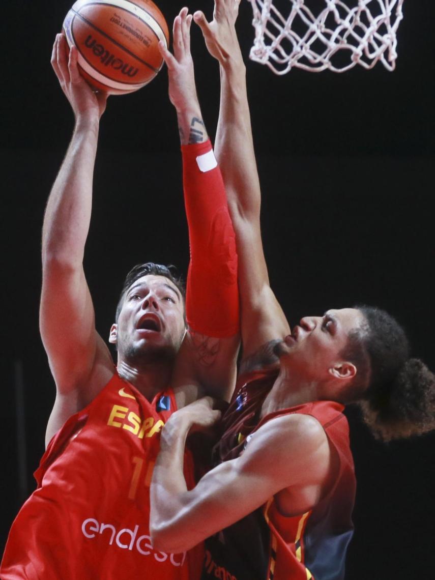 Willy Hernangómez, ante Bako.