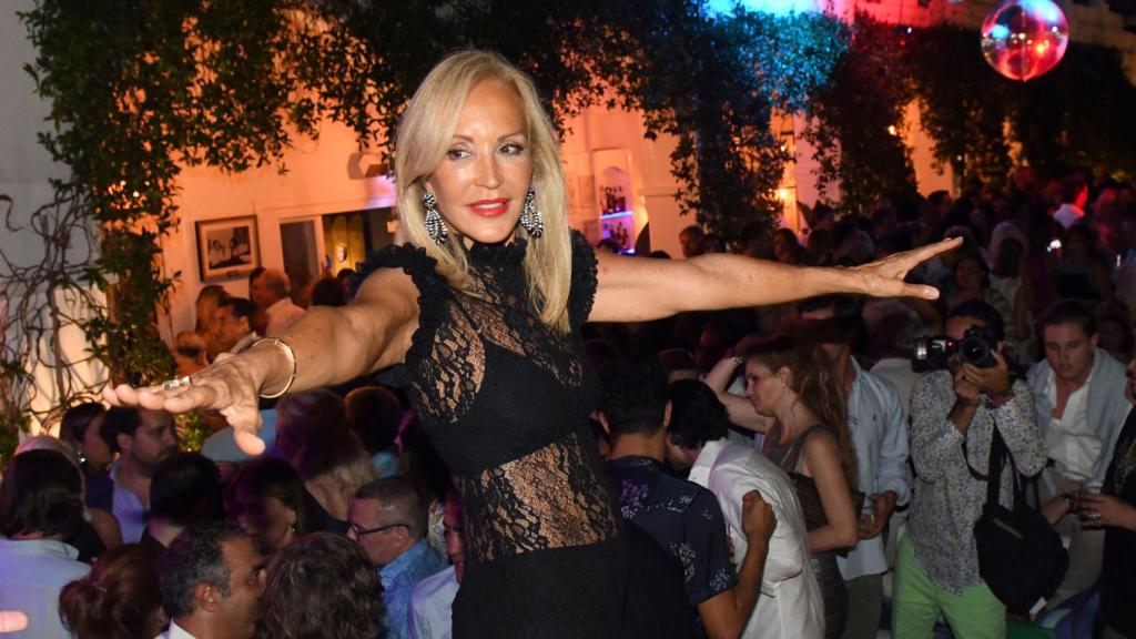 Carmen Lomana está disfrutando a tope del verano.