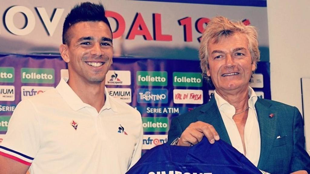 Giovanni Simeone en su presentación. Foto: Twitter: (@acffiorentina)