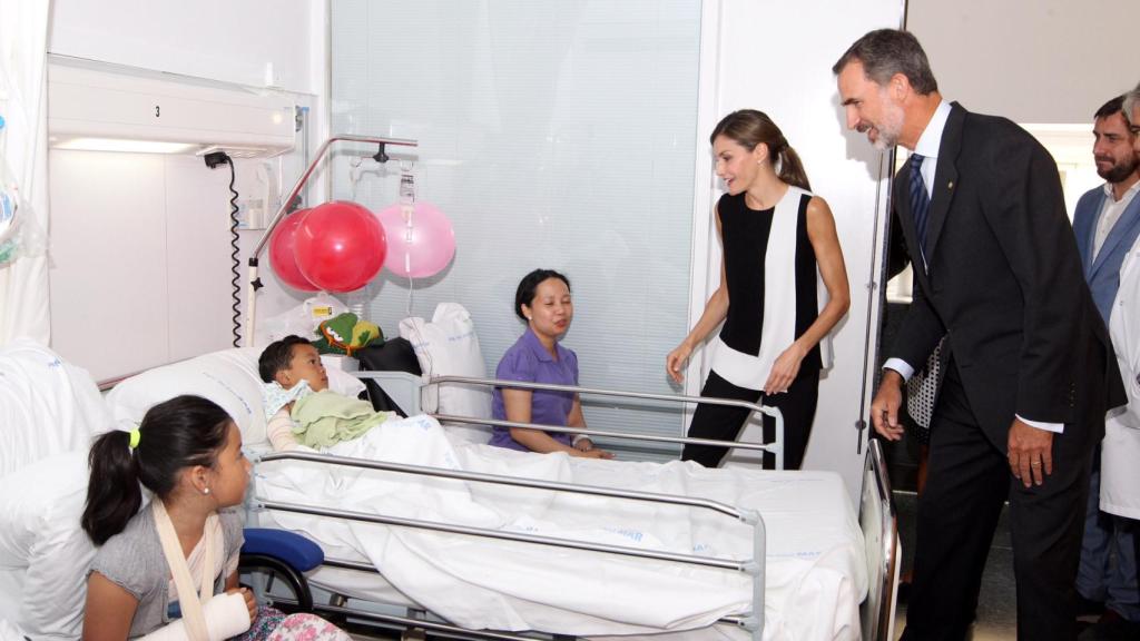 Una de las fotos difundidas durante la visita de los reyes.