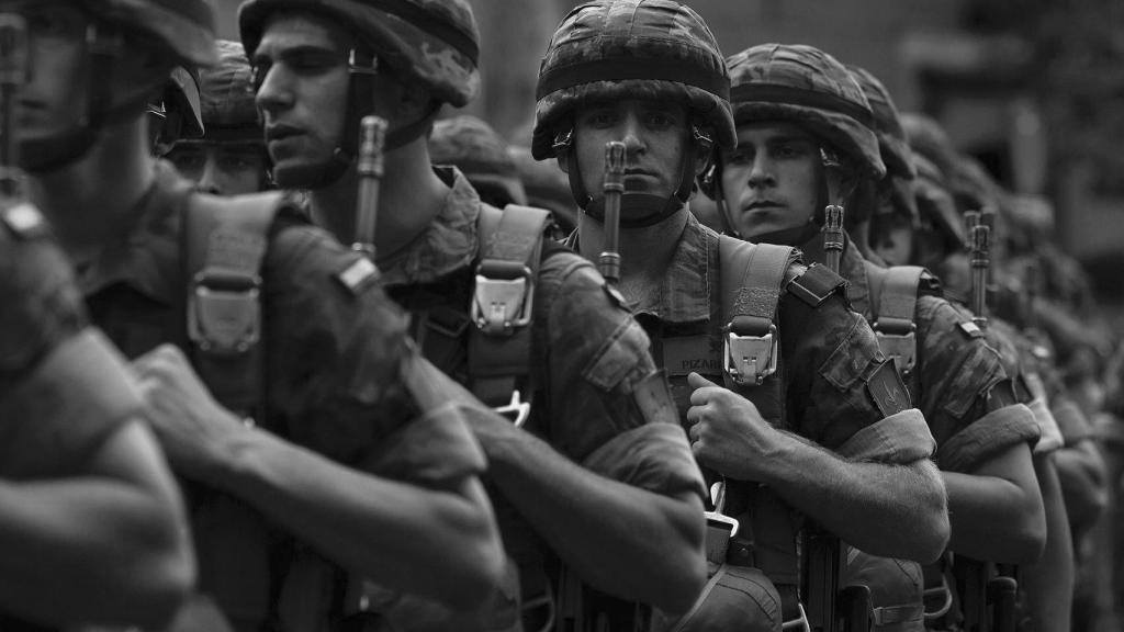 Soldados del Ejército español en la marcha del 12 de octubre