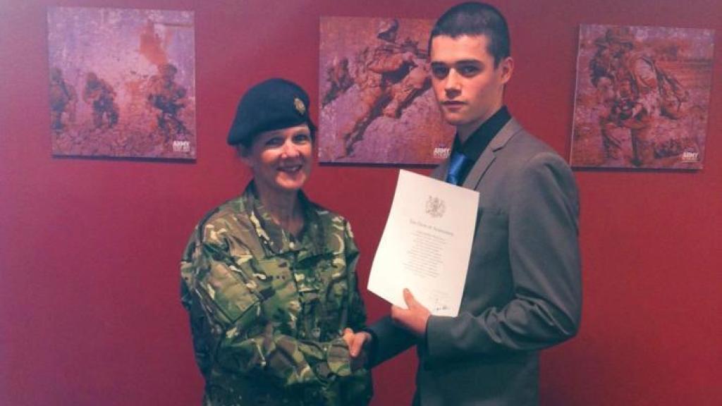 Recibió el título por su trabajo militar.