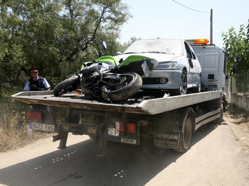 Momento en el que fue retirado el Peugeot de los Abouyaaqoub.