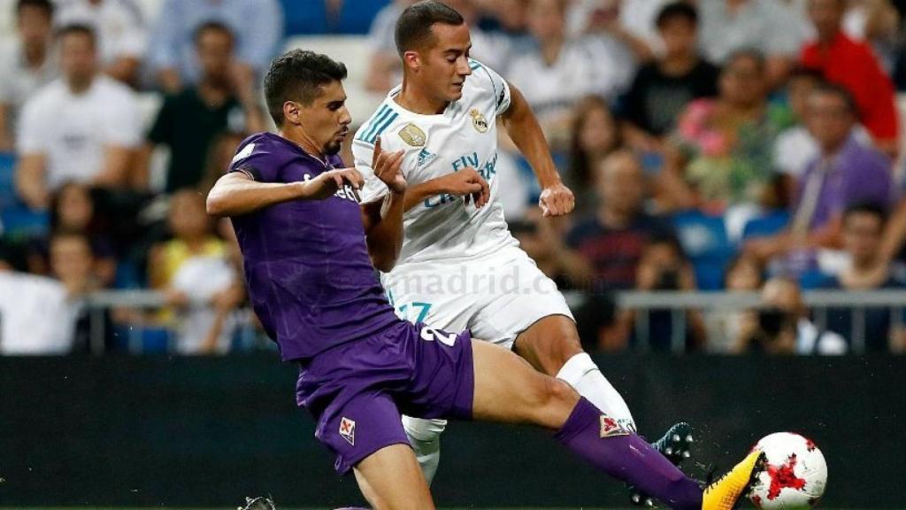 Lucas Vázquez intentano un centro