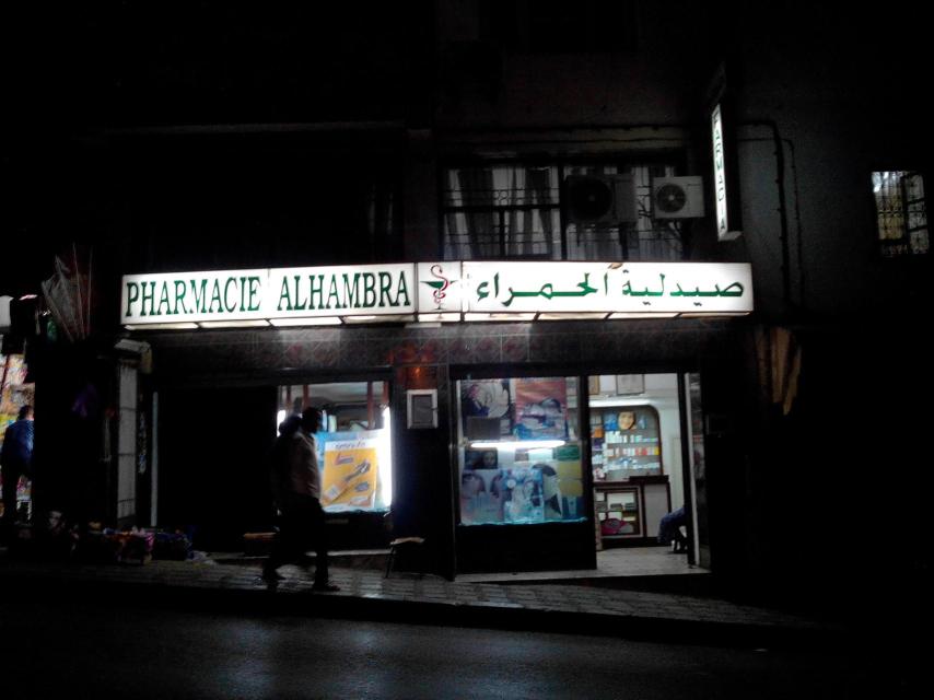 La farmacia Alhambra, en Chauen, evoca los lazos entre Marruecos y España.