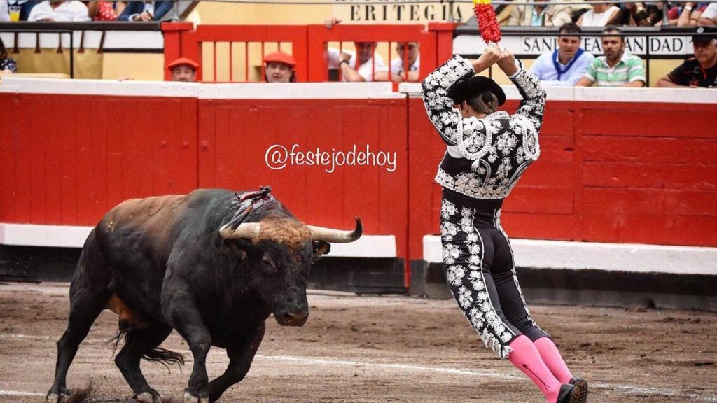 Iván García, con las banderillas de España