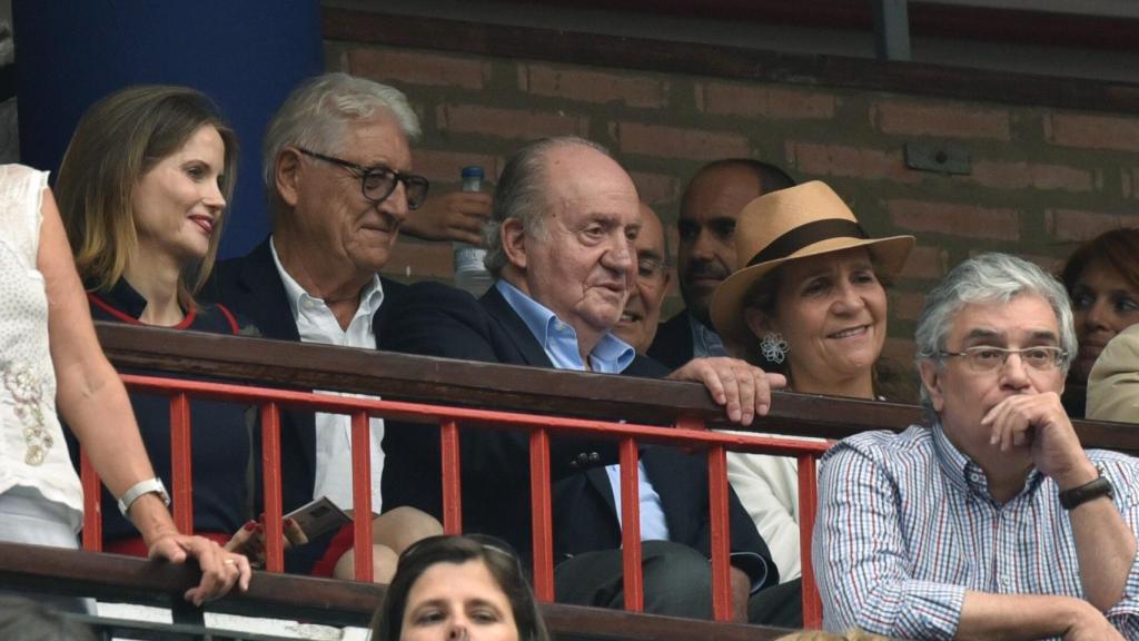 Don Juan Carlos junto a la infanta Elena en Vista Alegre