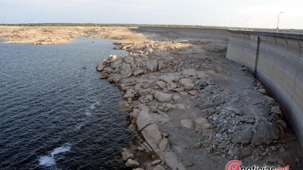 presa-almendra-sequia