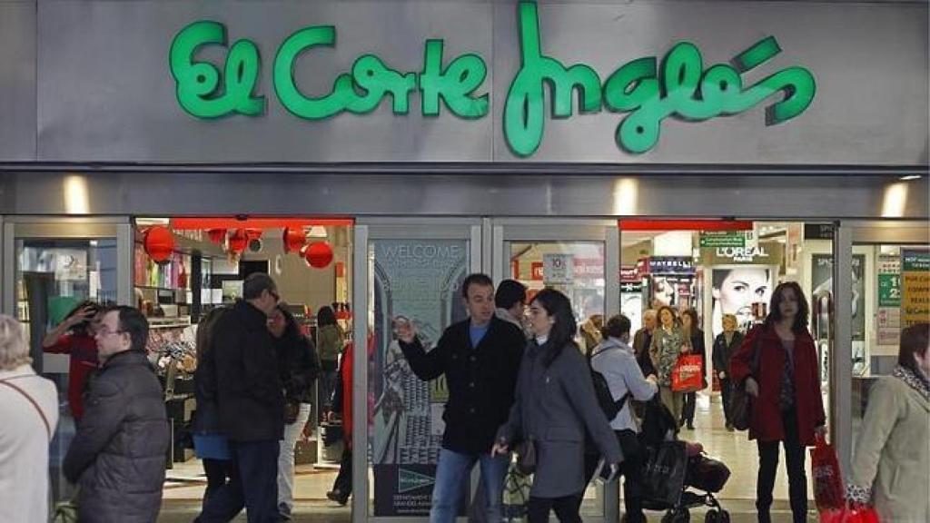 El Corte Inglés y el resto de grandes superficies aumentan los contratos laborales por Navidad.