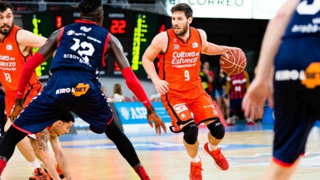Sam Van Rossom durante el Baskonia -Valencia Basket. Foto: valenciabasket.com