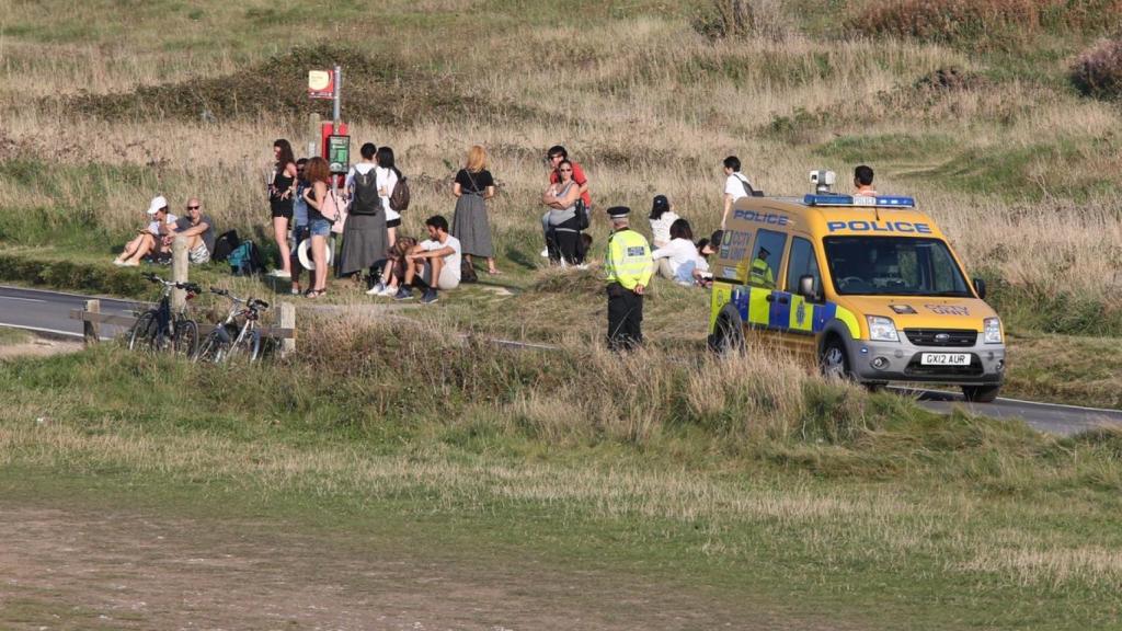 Evacuan una playa por neblina química en Reino Unido.