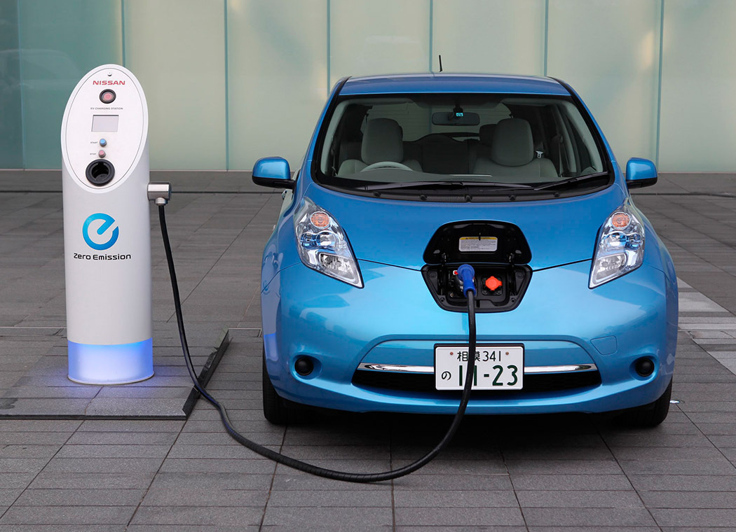 coche electrico cargando