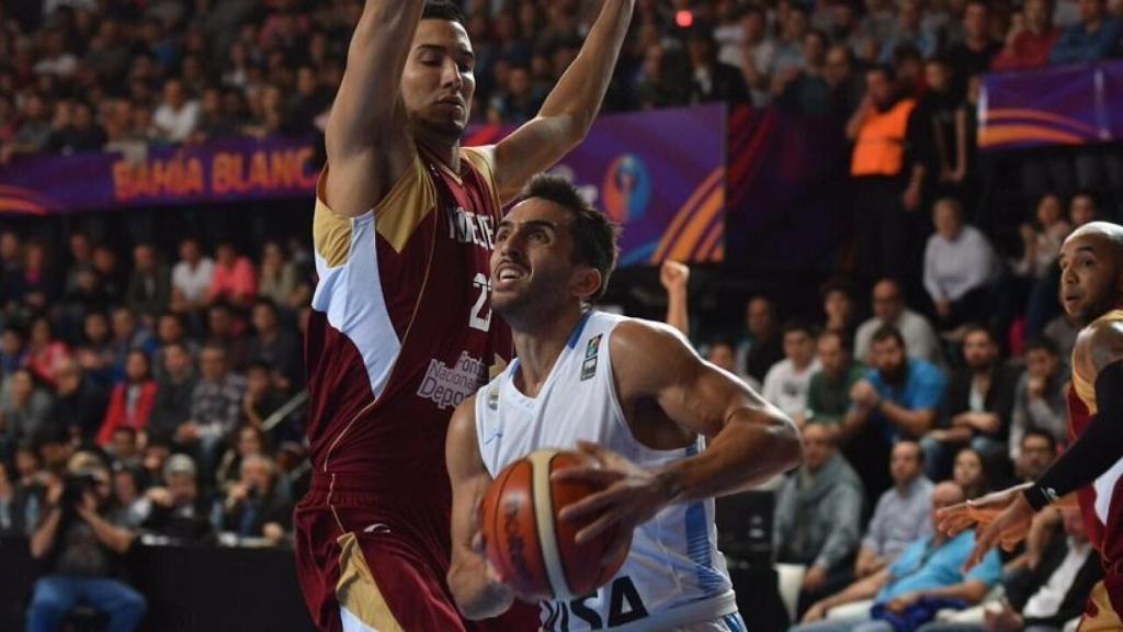 Campazzo ante Venezuela. Foto: Twitter (@cabboficial)