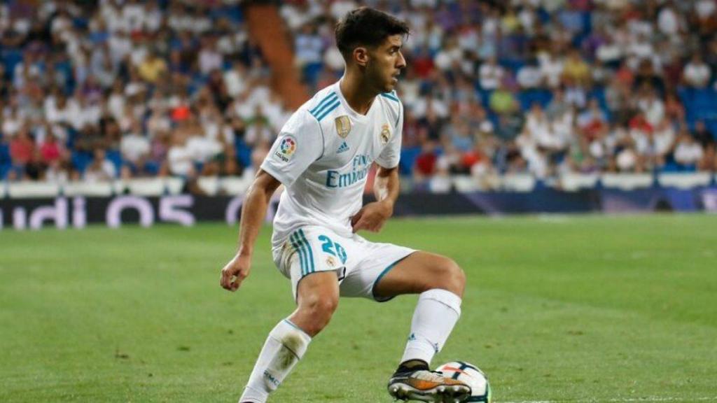 Marco Asensio con el esférico. Foto: Pedro Rodríguez / El Bernabéu