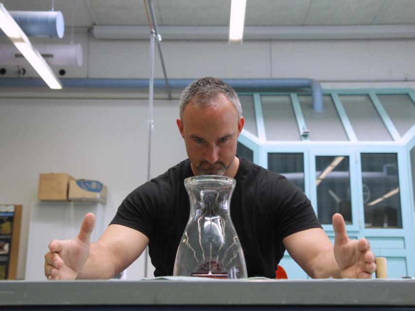 El abogado Marcel Polte durante la prueba de telequinesia.