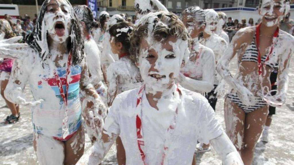 El ganador de la Guerra del Merengue es el que más limpio quede al final de la batalla.