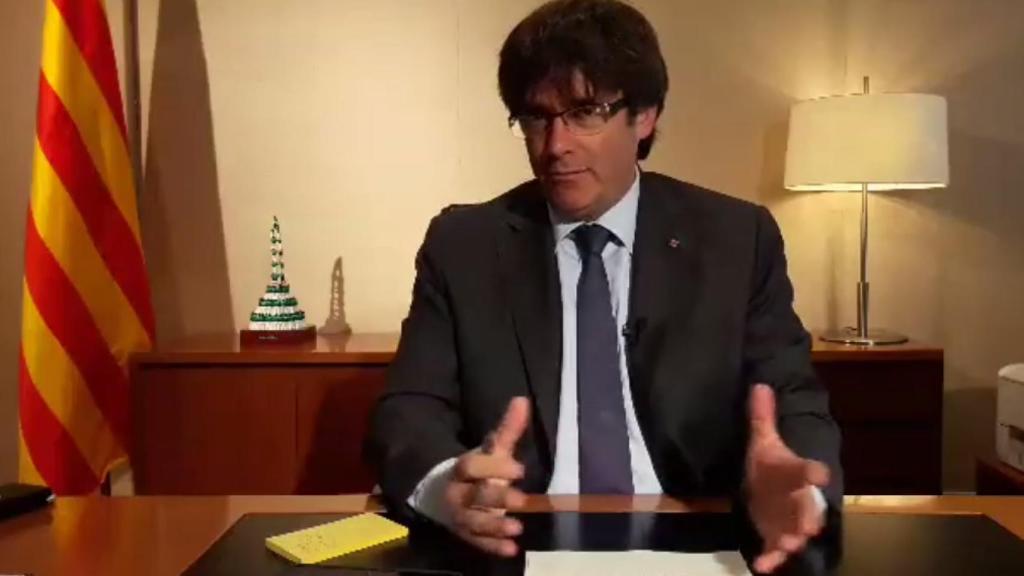 Puigdemont durante el chat que mantuvo en Facebook Live.