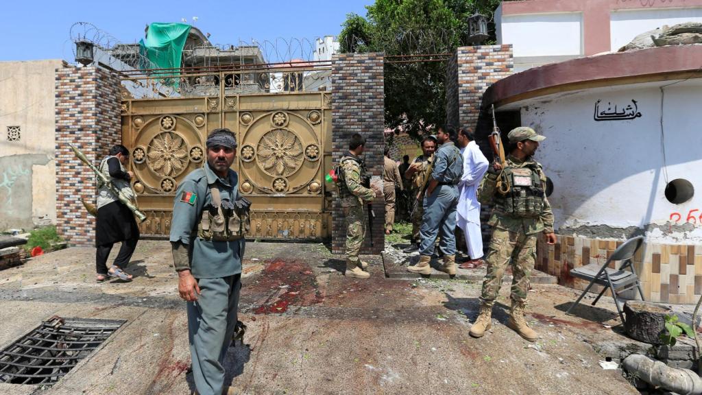 Atentado suicida contra la vivienda de un diputado afgano.