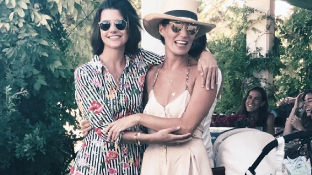 Eugenia Osborne y Lola Peralta en Puerto Sherry, El Puerto de Santa María.