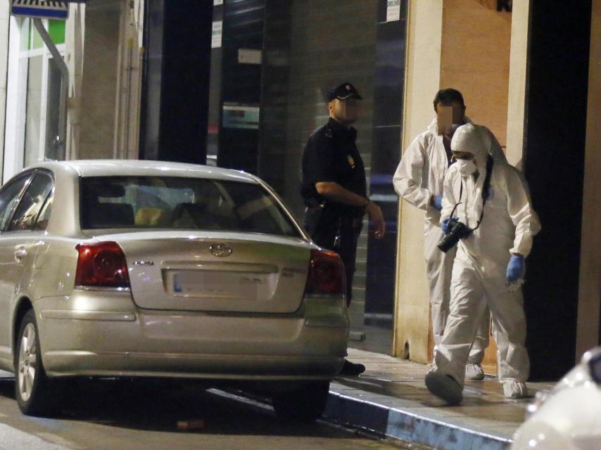 La Policía buscó en las inmediaciones un posible rastro de los agresores.