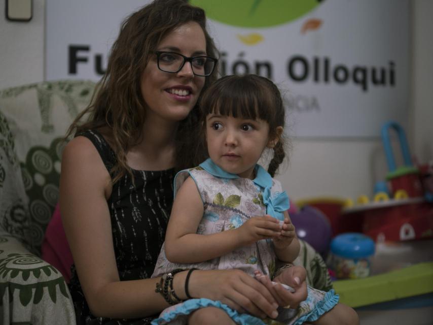 Emma, con su hija Nora.