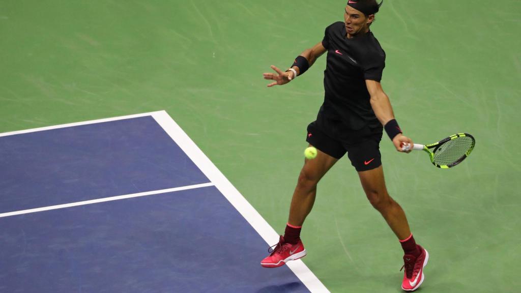 Nadal, golpeando una derecha ante Daniel.