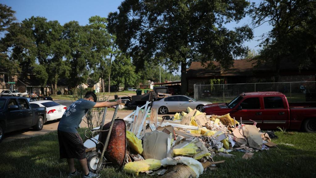 Destrozos tras el paso del huracán Harvey.
