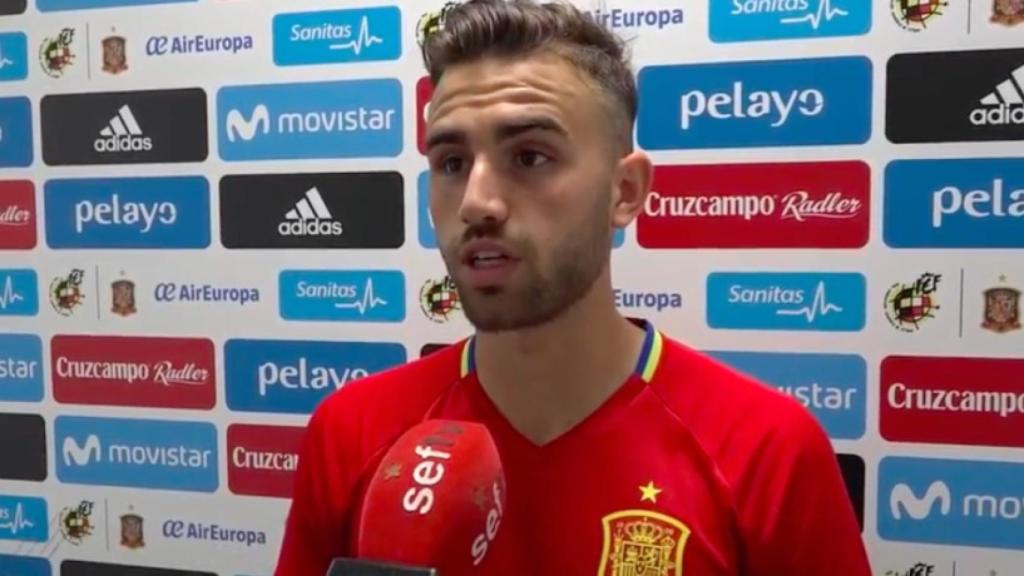 Mayoral atiende a los medios de la Sub21. Foto: sefutbol.com