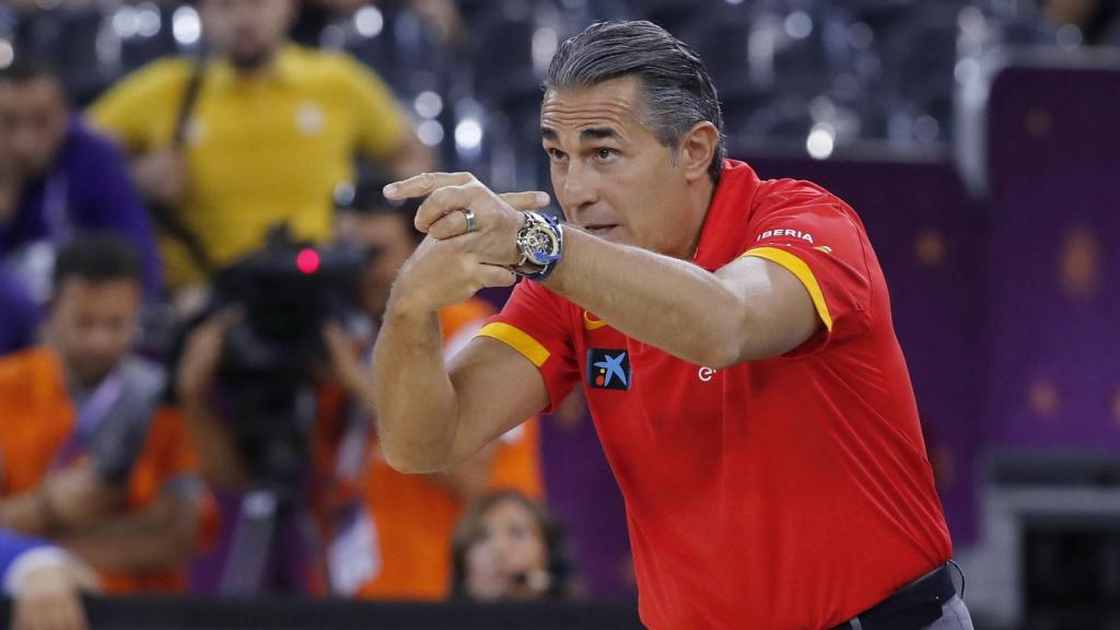 Sergio Scariolo en la banda ante República Checa.