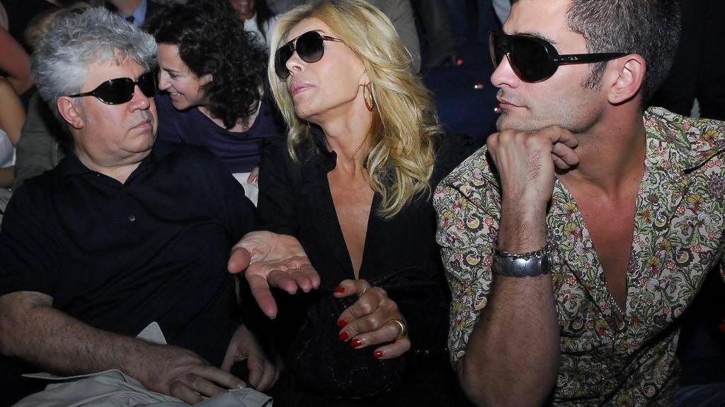 Bibiana junto a Almodóvar y Asdrúbal.