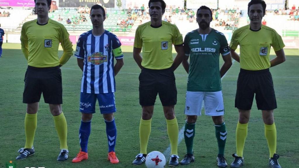 Los jugadores, antes del Talavera - Toledo.