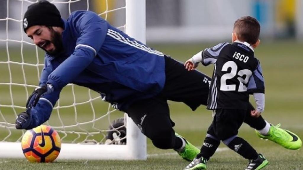 El deportista se divierte junto a su hijo Francisco en una imagen de lo más tierna.