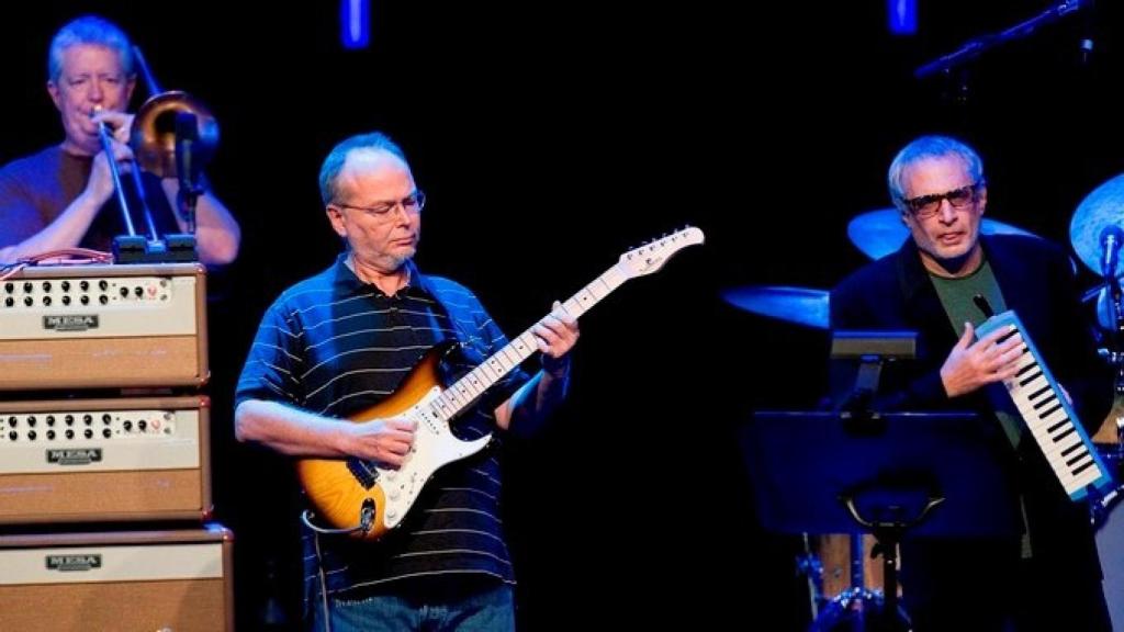 Walter Becker, durante un concierto, junto a Donald Fagen
