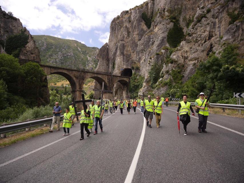 Los familiares que han perdido a un ser querido en esta carretera se manifiestan cada vez que hay un siniestro.