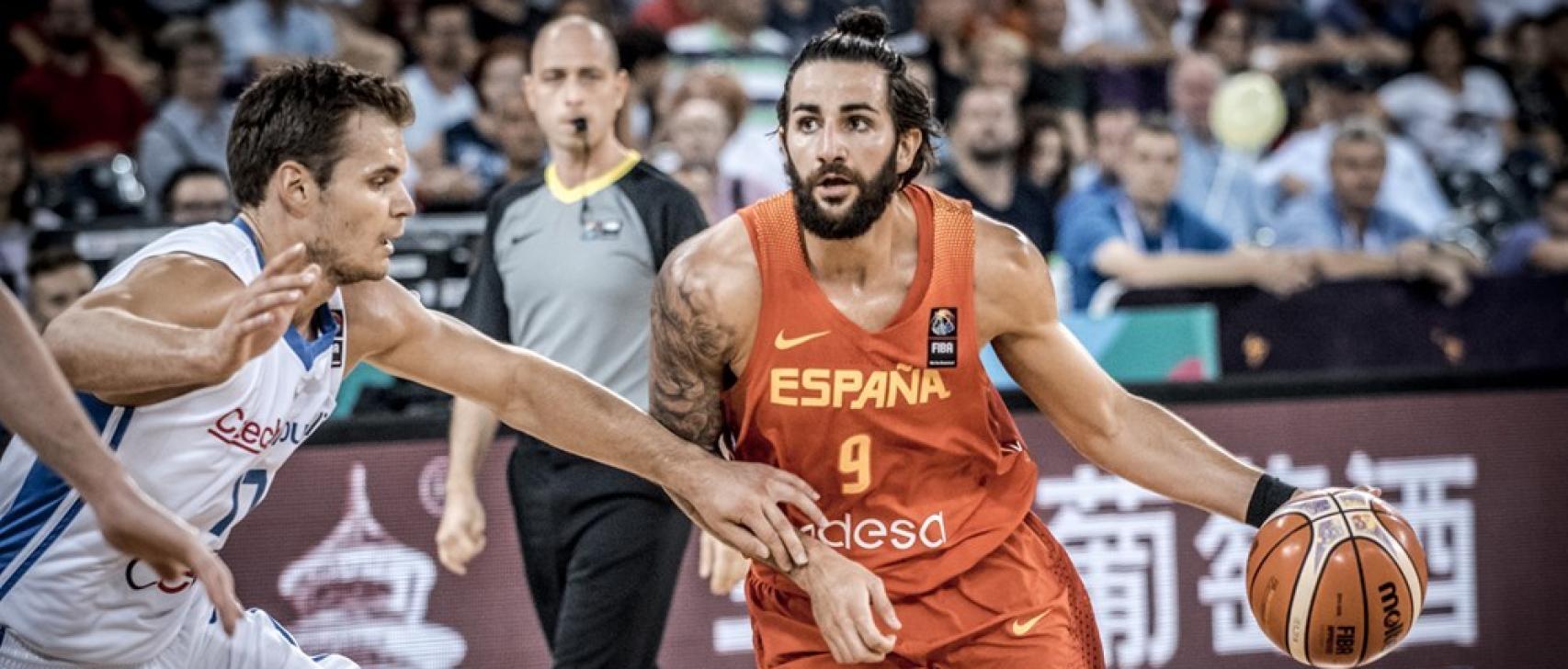 Ricky Rubio controla el balón ante la República Checa.