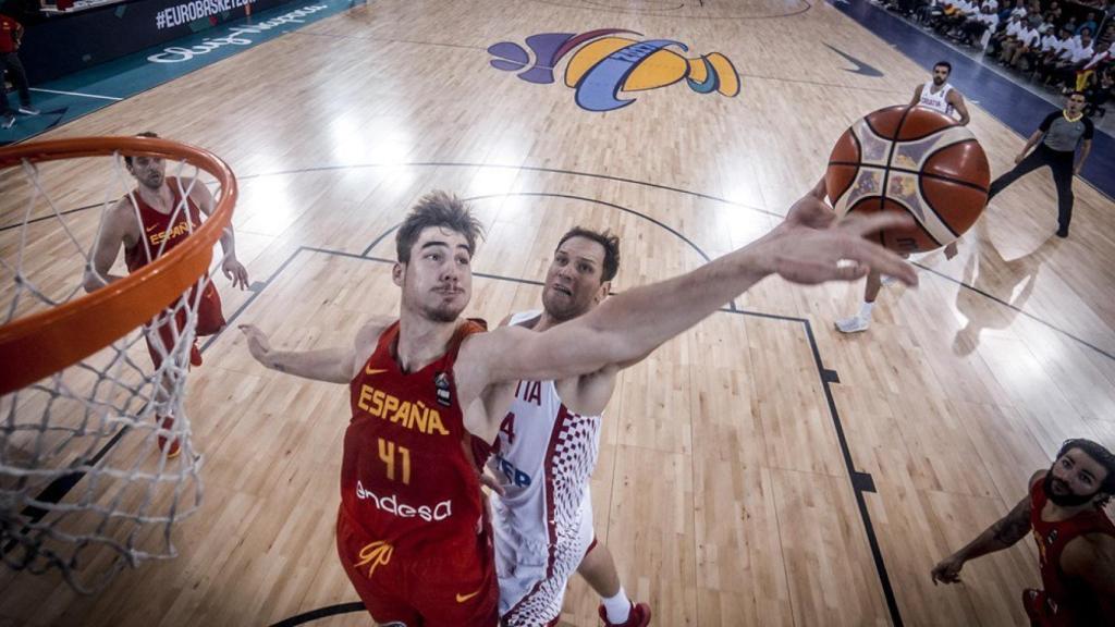 El impresionante tapón de Juancho Hernangómez a Bojan Bogdanovic.