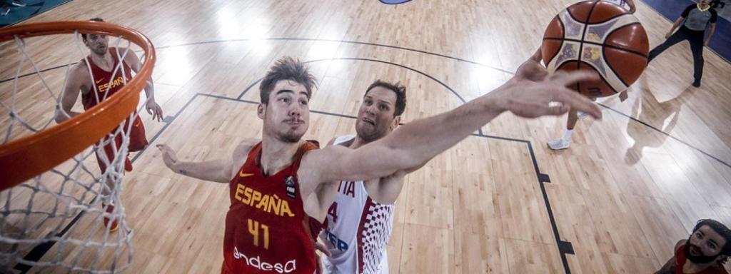 El impresionante tapón de Juancho Hernangómez a Bojan Bogdanovic.