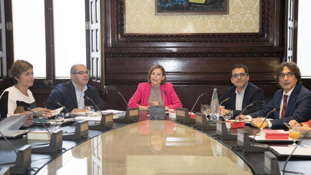 Una de las reuniones de la Mesa del Parlament con Carme Forcadell.