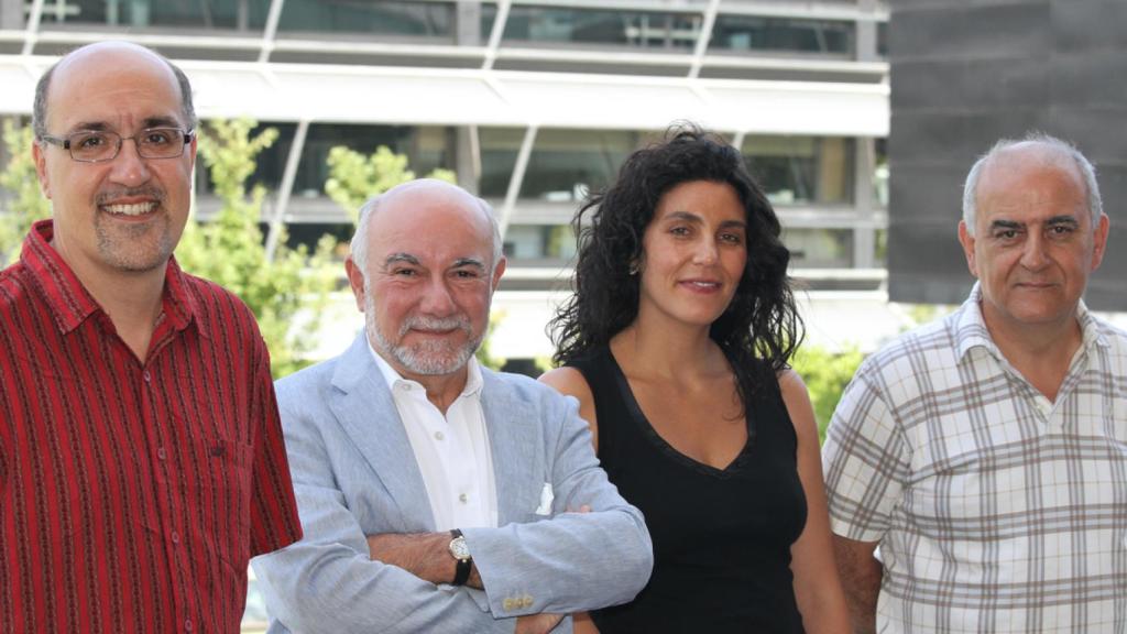 De izquierda a derecha, los hermanos Brugada: Ramón, Pere y Josep junto a Georgia Sarquella.