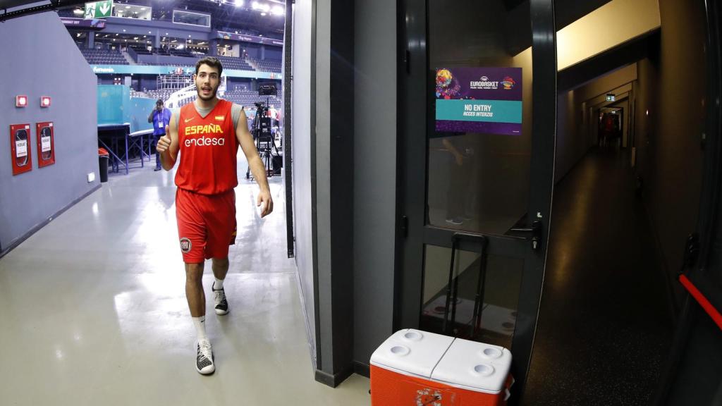 Abrines tras un entrenamiento con la selección en Rumanía.