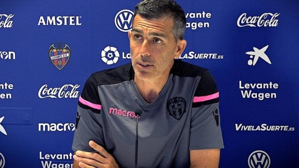 Muñiz en rueda de prensa. Foto: levanteud.com