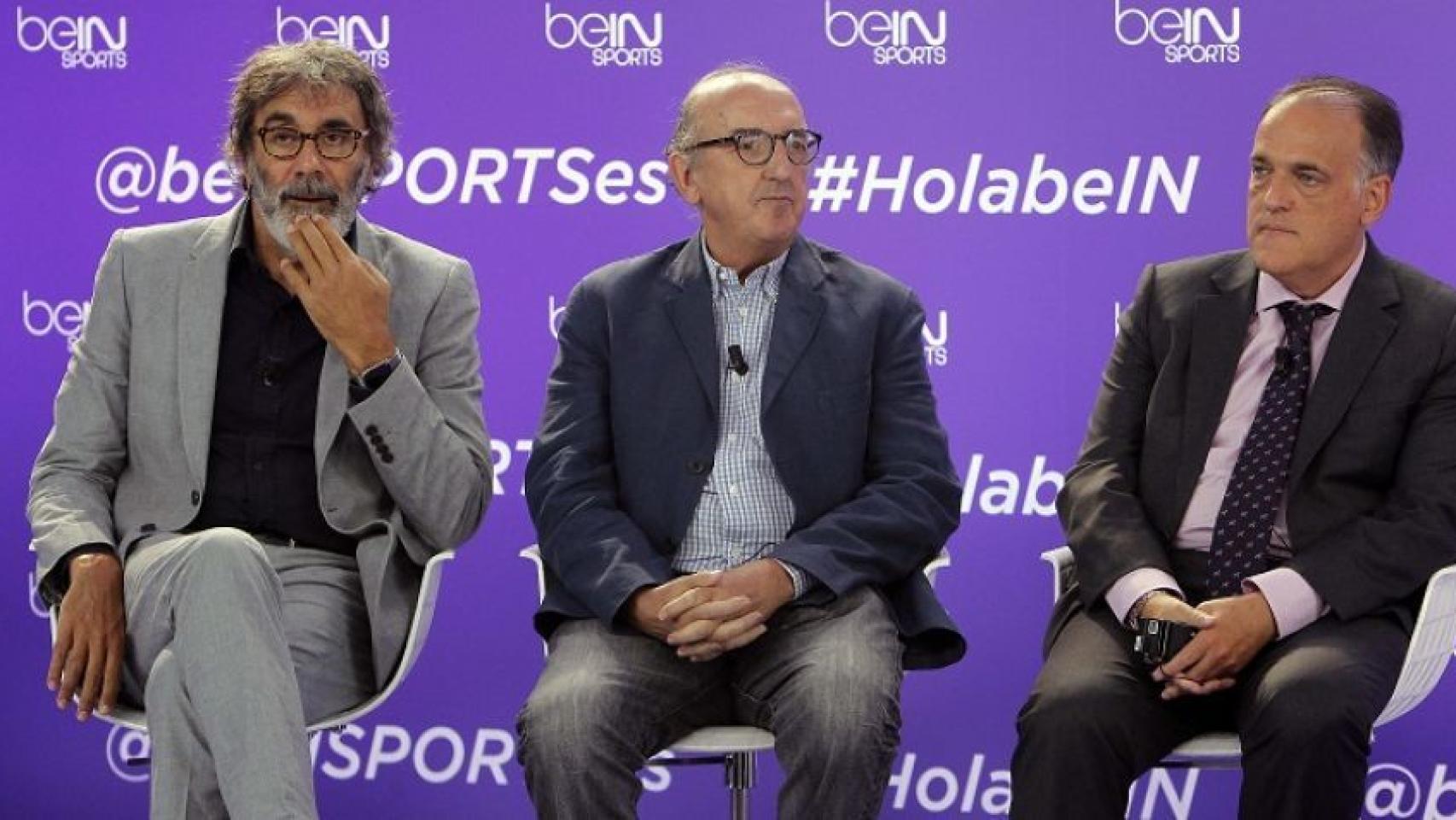 Taxto Benet y Jaume Roures, socios fundadores de Mediapro, junto a Javier Tebas, presidente de La Liga.