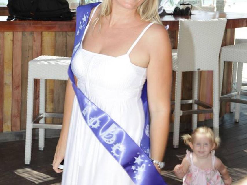 Laura regenta una buena cantidad de negocios en Magaluf, la zona cero del desfase.