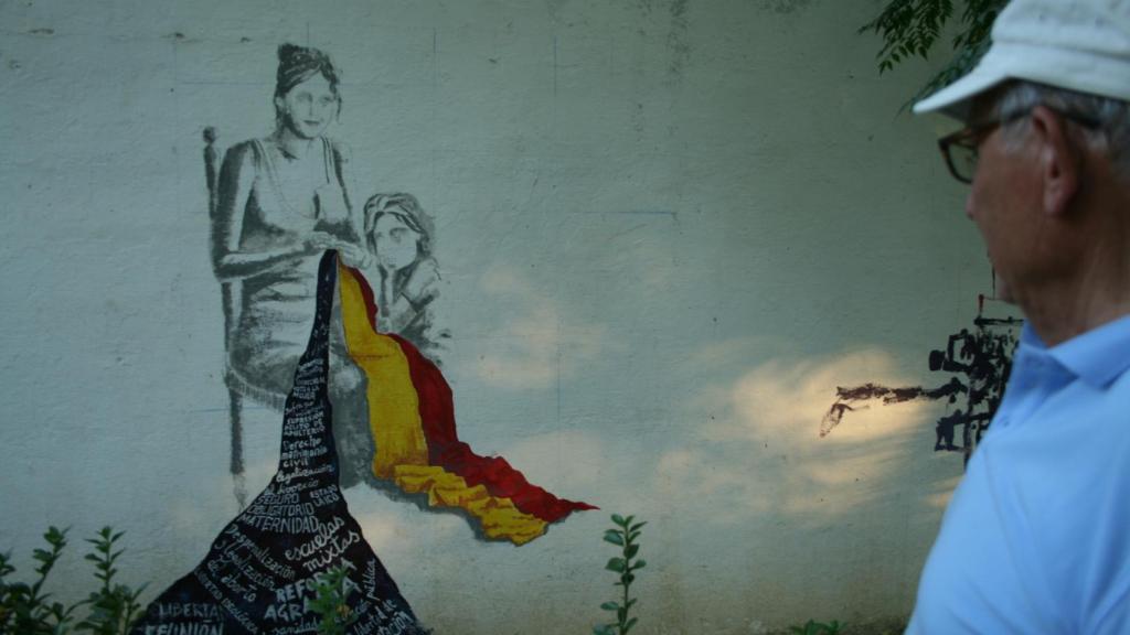 Mural en el parque del antiguo cementerio, donde está la mayor fosa común del pueblo.
