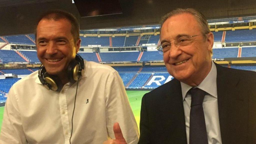Florentino Pérez junto a Manu Carreño. Foto: Twitter (@ellarguero)