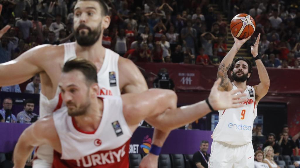 Ricky Rubio en pleno lanzamiento contra Turquía.