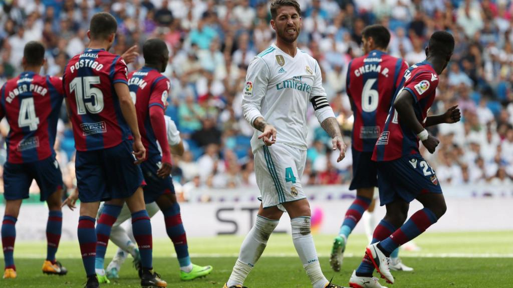 Ramos se lamenta en el partido ante el Levante.