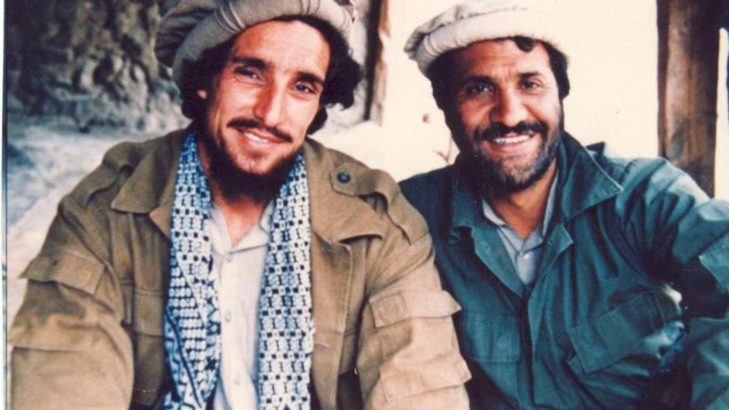 Masood Khalili (derecha) con Ahmed Shah Masud. Álbum personal de M. Khalili.